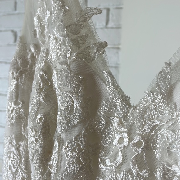 Ellis of London tea length wedding gown altered to size 4-6 - Picture 6 of 8